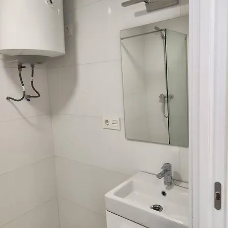 New Center Apartment *
